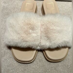 Dolce vita cream faux fur slides size 8.5